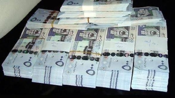 رويترز السعودية تفرض إجراءات رقابية مشددة على التحويلات المالية إلى الإمارات