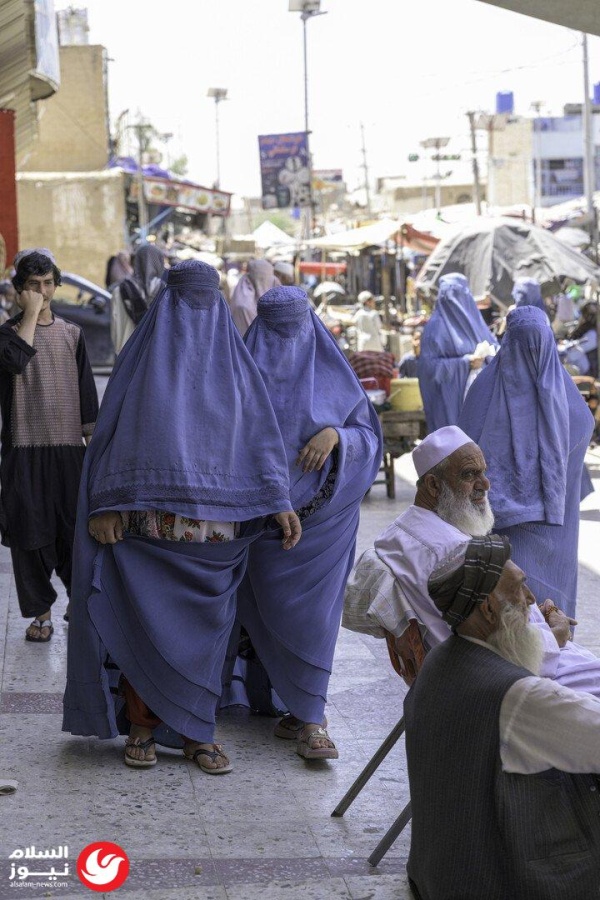 خنق الأسواق في هرات قيود طالبان على النساء ت كبد الاقتصاد خسائر فادحة