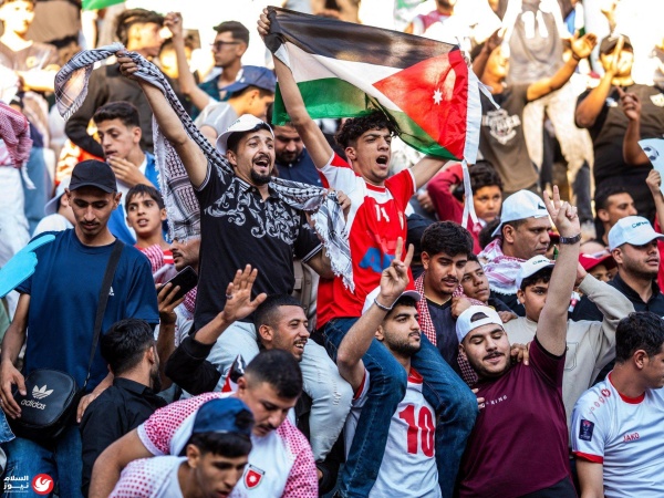 بعد إبهاره بالحضور الجماهيري عمدة أرلينغتون يعلن رغبته في زيارة الأردن