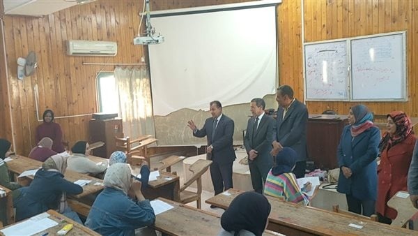 رئيس جامعة قنا يتفقد جاهزية القاعات الدراسية استعداد ا للعام الجامعي الجديد رئيس جامعة قنا يتفقد جاهزية القاعات الدراسية استعداد ا للعام الجامعي الجديد