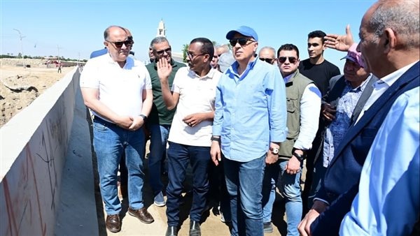 وزير الري التنسيق مع الإسكان لتوفير المياه أمام مآخذ محطات الشرب بالإسماعيلية