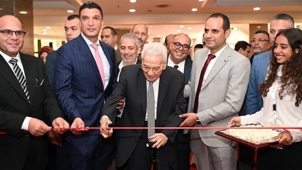 وزير الصناعة يفتتح معرض تكنوبرنت الدولي الثالث عشر المتخصص في صناعات الطباعة والتغليف وزير الصناعة يفتتح معرض تكنوبرنت الدولي الثالث عشر المتخصص في صناعات الطباعة والتغليف