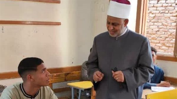 رئيس قطاع المعاهد الأزهرية يتابع امتحانات الشهادة الثانوية الأزهرية بالأقصر رئيس قطاع المعاهد الأزهرية يتابع امتحانات الشهادة الثانوية الأزهرية بالأقصر