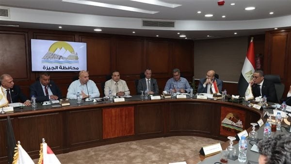 محافظ الجيزة يبحث مع نواب منشأة القناطر وأوسيم والوراق تطوير الخدمات محافظ الجيزة يبحث مع نواب منشأة القناطر وأوسيم والوراق تطوير الخدمات