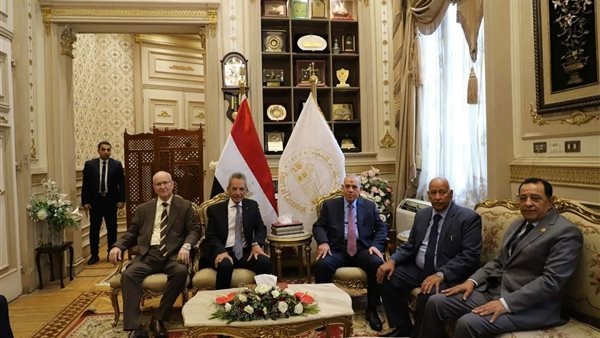 وزير شؤون المجالس النيابية يهنئ رئيس محكمة النقض بتوليه رئاسة مجلس القضاء الأعلى وزير شؤون المجالس النيابية يهنئ رئيس محكمة النقض بتوليه رئاسة مجلس القضاء الأعلى