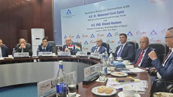 وزير الاستثمار يدعو المستثمرين لضخ استثمارات جديدة في الصناعة والطاقة والسيارات وزير الاستثمار يدعو المستثمرين لضخ استثمارات جديدة في الصناعة والطاقة والسيارات