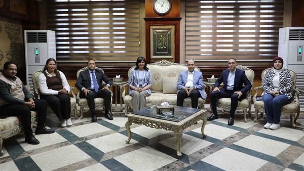 محافظ المنيا يستقبل السفيرة نبيلة مكرم ويتفقدان قافلة التحالف الوطني بقرية إدقاق المسك محافظ المنيا يستقبل السفيرة نبيلة مكرم ويتفقدان قافلة التحالف الوطني بقرية إدقاق المسك
