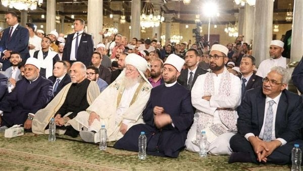 وزير الأوقاف ورئيس جامعة الأزهر ونقيب الأشراف يشاركون في احتفال المولد النبوي بمسجد الحسين
