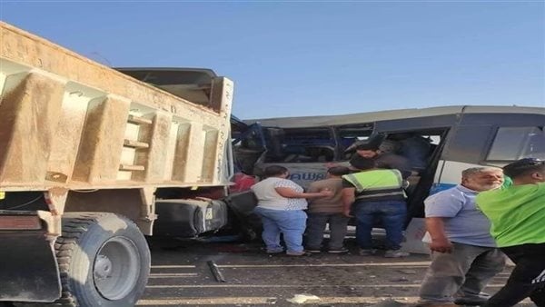 شلل مروري بالطريق الزراعى بسبب انقلاب سيارة محملة بالزجاج فى القليوبية شلل مروري بالطريق الزراعى بسبب انقلاب سيارة محملة بالزجاج فى القليوبية