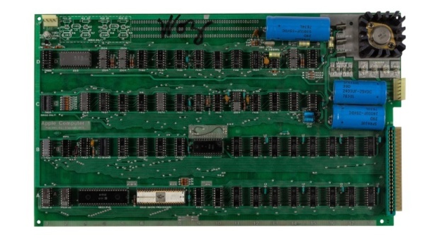 كمبيوتر apple i hatfield الذي وقعه woz يحقق رقما قياسيا بقيمة 1 15 مليون دولار في مزاد علني