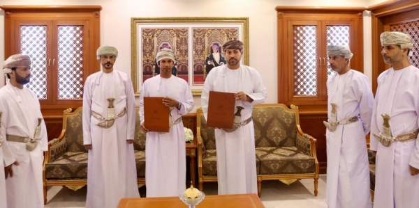الوسطى توقع اتفاقيات لتنفيذ مشروعات بولايتي هيماء ومحوت الوسطى توقع اتفاقيات لتنفيذ مشروعات بولايتي هيماء ومحوت