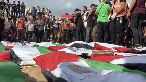 بعد أشهر تحت الركام تشييع رفات 105 شهداء في غزة بعد أشهر تحت الركام تشييع رفات 105 شهداء في غزة