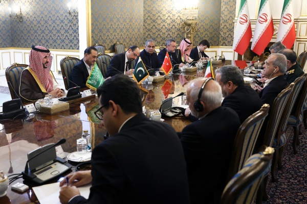 اجتماع طهران الرباعي يشدد على مواصلة الحوار لترسيخ الأمن والاستقرار الإقليمي اجتماع طهران الرباعي يشدد على مواصلة الحوار لترسيخ الأمن والاستقرار الإقليمي
