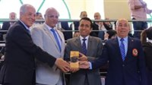 الدهراوي يكرم محافظ الإسكندرية وكبار ضيوف بطولة البحر المتوسط للكاراتيه 2026 الدهراوي يكرم محافظ الإسكندرية وكبار ضيوف بطولة البحر المتوسط للكاراتيه 2026