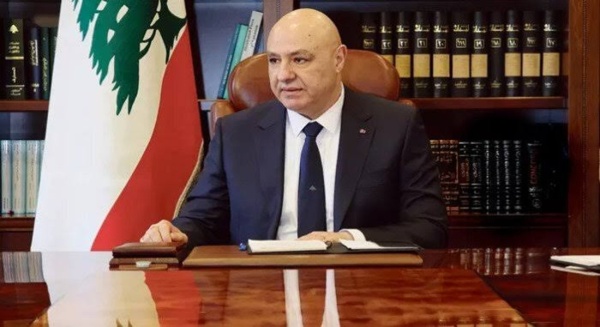 الرئيس عون للصحافيين في قصر بعبدا مش جايي إحكي سياسة بس بد ي قلكن يعطيكن العافية