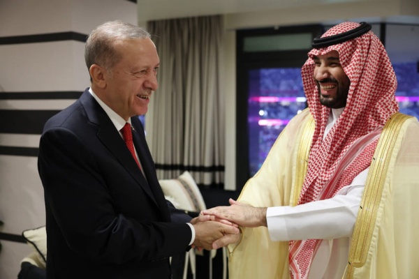 محلل سعودي مصافحة بن سلمان وأردوغان كانت بداية جديدة في الشرق الأوسط محلل سعودي مصافحة بن سلمان وأردوغان كانت بداية جديدة في الشرق الأوسط