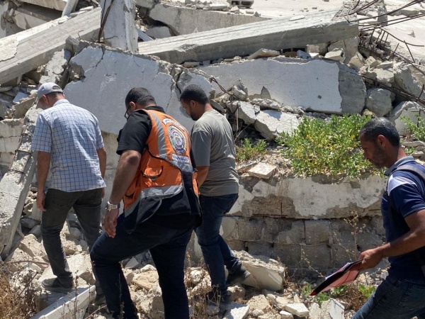 gaza civil defense inspects 8 rubble sites believed to contain the remains of 170 martyrs