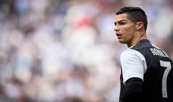 رونالدو يقود البرتغال لاكتساح أوزبكستان بخماسية ويتوج بجائزة أفضل لاعب في مباراة مثيرة بالمونديال رونالدو يقود البرتغال لاكتساح أوزبكستان بخماسية ويتوج بجائزة أفضل لاعب في مباراة مثيرة بالمونديال