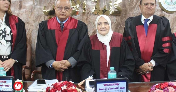 قهرت السرطان وتحدت المستحيل مصرية تنال الدكتوراه في سن الـ83