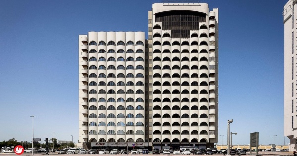 أبوظبي بعيون جون واليس رحلة فوتوغرافية لاستعادة بريق المباني المنسية أبوظبي بعيون جون واليس رحلة فوتوغرافية لاستعادة بريق المباني المنسية