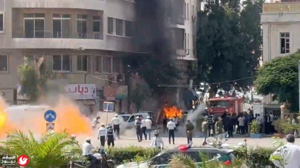 انفجارات تهز دمشق تزامنا مع زيارة ماكرون الرسمية لسوريا انفجارات تهز دمشق تزامنا مع زيارة ماكرون الرسمية لسوريا
