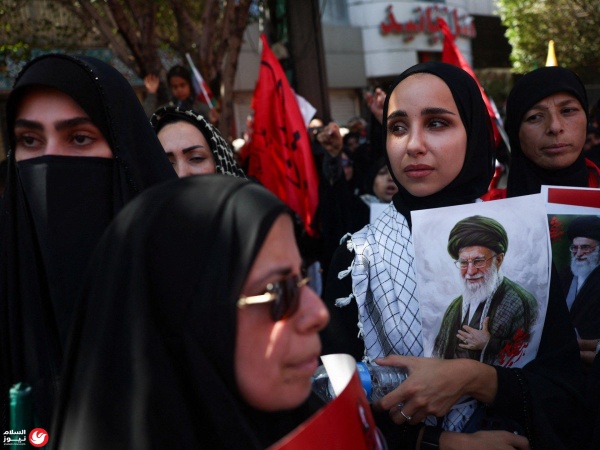 إيران تودع خامنئي في مشهد مراسم دفن ختامية وسط حشود مليونية إيران تودع خامنئي في مشهد مراسم دفن ختامية وسط حشود مليونية