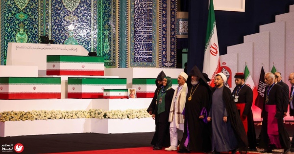 بدء مراسم تشييع المرشد الأعلى الإيراني علي خامنئي في طهران بحضور دولي واسع بدء مراسم تشييع المرشد الأعلى الإيراني علي خامنئي في طهران بحضور دولي واسع