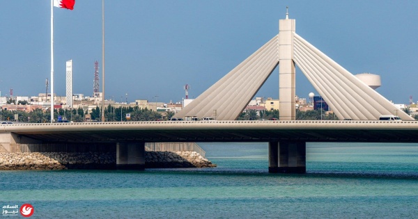 تصعيد عسكري في الخليج صفارات الإنذار تدوي في البحرين وإيران تعلن استهداف قاعدة الجفير