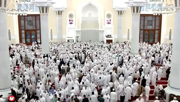 الدوحة تودع صانع نهضتها حشود غفيرة في وداع الأمير الوالد الشيخ حمد بن خليفة آل ثاني