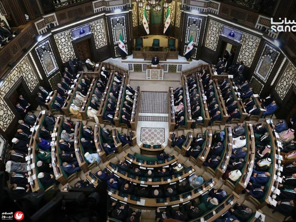 سوريا تفتح صفحة جديدة البرلمان الانتقالي يعقد جلسته الأولى لصياغة مستقبل البلاد سوريا تفتح صفحة جديدة البرلمان الانتقالي يعقد جلسته الأولى لصياغة مستقبل البلاد