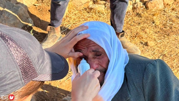 اعتداء وحشي للمستوطنين على مسن فلسطيني وعائلته في مسافر يطا اعتداء وحشي للمستوطنين على مسن فلسطيني وعائلته في مسافر يطا