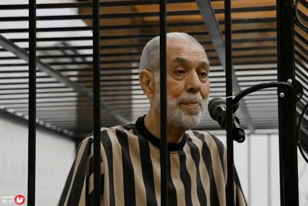 أحمد حسون في قفص الاتهام هل ينجح القضاء السوري في محاكمة مهندسي الخطاب