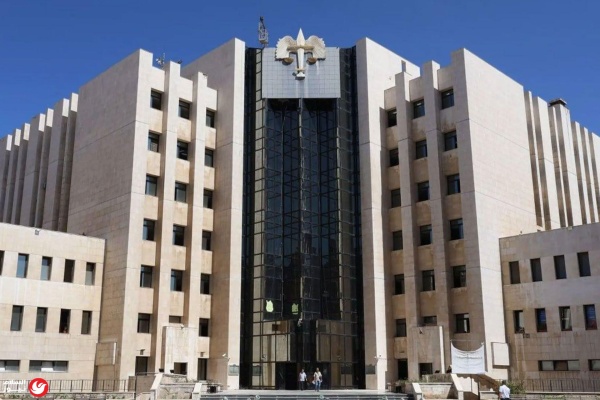 خطوة حكومية استجابة للمطالبات الحقوقية والضغوط الشعبية لتعديل التشريعات الرقمية بعد جدل واسع حول توقيف ناشط العدل السورية تعيد النظر في قانون الجرائم الإلكترونية خطوة حكومية استجابة للمطالبات الحقوقية والضغوط الشعبية لتعديل التشريعات الرقمية بعد جدل واسع حول توقيف ناشط العدل السورية تعيد النظر في قانون الجرائم الإلكترونية