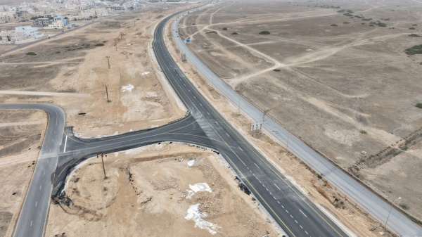 فتح أجزاء من مشروع ازدواجية طريق المعمورة رزات بولاية صلالة أمام الحركة المرورية فتح أجزاء من مشروع ازدواجية طريق المعمورة رزات بولاية صلالة أمام الحركة المرورية