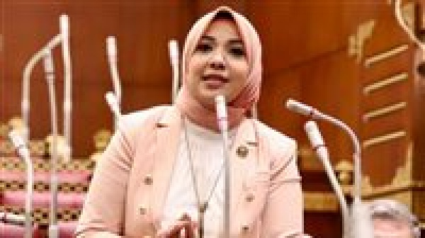 دينا هلالي تتقدم بمقترح لربط دورات التأهيل الأسري بإجراءات الزواج الرسمية لدعم استقرار الأسرة المصرية دينا هلالي تتقدم بمقترح لربط دورات التأهيل الأسري بإجراءات الزواج الرسمية لدعم استقرار الأسرة المصرية
