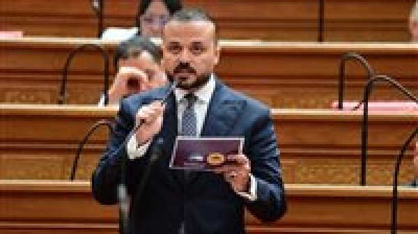 النائب محمد الجارحي خلال الجلسة العامة زيادة استثمارات القطاع الخاص تتطلب تنفيذ ا واضح ا لوثيقة سياسة ملكية الدولة ومبادرات تمويلية ميسرة النائب محمد الجارحي خلال الجلسة العامة زيادة استثمارات القطاع الخاص تتطلب تنفيذ ا واضح ا لوثيقة سياسة ملكية الدولة ومبادرات تمويلية ميسرة