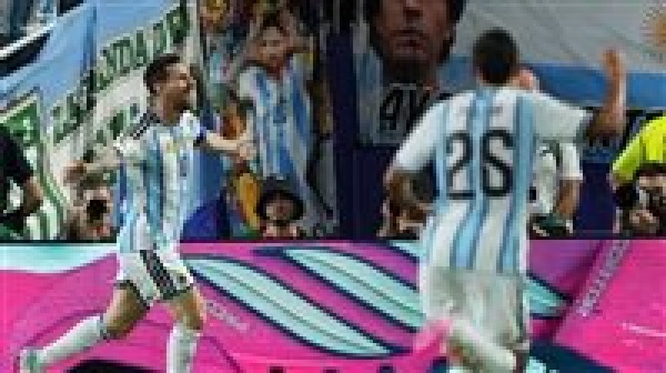 الأرجنتين ضد الجزائر ليونيل ميسي يقود الأرجنتين لانتصار تاريخي على الجزائر بثلاثية ويواصل تحطيم أرقام المونديال الأرجنتين ضد الجزائر ليونيل ميسي يقود الأرجنتين لانتصار تاريخي على الجزائر بثلاثية ويواصل تحطيم أرقام المونديال