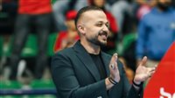 محمد الجارحي يهنئ منتخب مصر بعد الفوز على نيوزيلندا لقد هرمنا من أجل هذه اللحظة التاريخية محمد الجارحي يهنئ منتخب مصر بعد الفوز على نيوزيلندا لقد هرمنا من أجل هذه اللحظة التاريخية