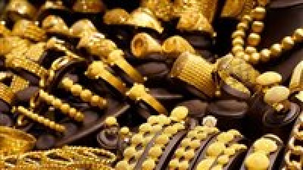 الذهب يفقد مكاسبه منذ بداية 2026 وعيار 21 يتراجع إلى 5850 جنيه ا