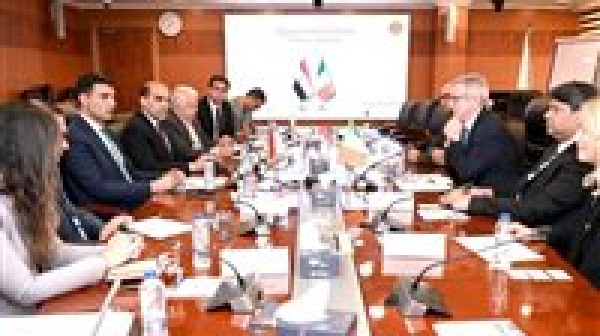 وزير الصناعة يبحث مع سفير أيرلندا وممثلي هيئة المشروعات الأيرلندية فرص تعزيز التعاون الصناعي بين البلدين وزير الصناعة يبحث مع سفير أيرلندا وممثلي هيئة المشروعات الأيرلندية فرص تعزيز التعاون الصناعي بين البلدين