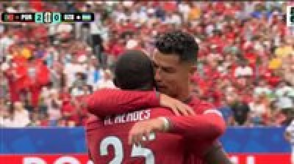 منتخب البرتغال لكرة القدم نونو مينديز يسجل الهدف الثاني للبرتغال أمام أوزبكستان في كأس العالم منتخب البرتغال لكرة القدم نونو مينديز يسجل الهدف الثاني للبرتغال أمام أوزبكستان في كأس العالم
