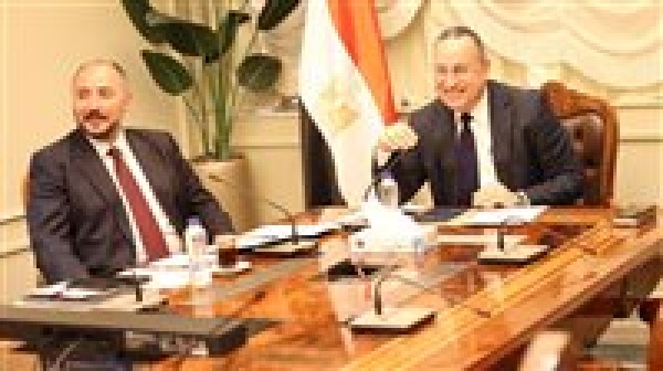 وزير التعليم العالي يوجه بتكثيف القوافل المتكاملة داخل مصر وخارجها لتعزيز الخدمات المجتمعية