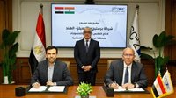 باستثمارات 20 مليون دولار رئيس اقتصادية قناة السويس يشهد توقيع عقد مشروع شركة برستيج دينم ميلز الهندية باستثمارات 20 مليون دولار رئيس اقتصادية قناة السويس يشهد توقيع عقد مشروع شركة برستيج دينم ميلز الهندية