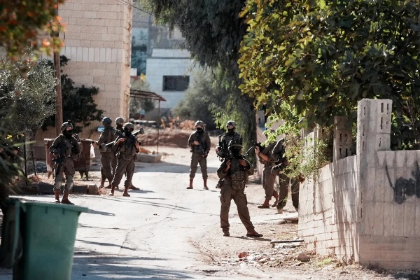 الاحتلال يصع د اقتحاماته والمستوطنون يهاجمون عدة مناطق بالضفة الاحتلال يصع د اقتحاماته والمستوطنون يهاجمون عدة مناطق بالضفة