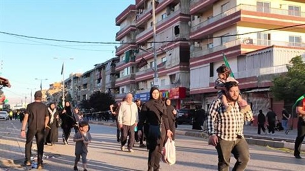 لبنان اهالي البقاع يواصلون مسيرهم الى مقام السي دة خولة عليها السلام في بعلبك للمشاركة في احياء ذكرى العاشر من محرم