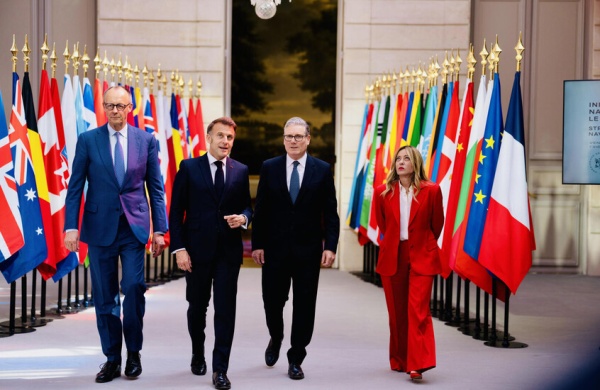 بيان مشترك لأربع دول أوروبية تؤكد استعدادها لرفع العقوبات عن إيران بيان مشترك لأربع دول أوروبية تؤكد استعدادها لرفع العقوبات عن إيران
