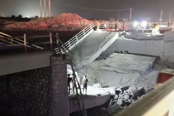 العدوان الأميركي على إيران يتواصل لليلة الثامنة الغارات تستهدف هرمزغان العدوان الأميركي على إيران يتواصل لليلة الثامنة الغارات تستهدف هرمزغان