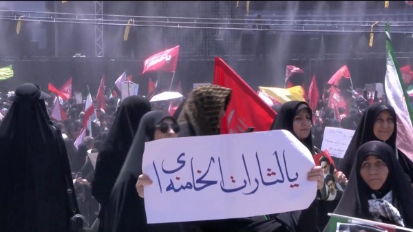 حشود مليونية في طهران لمراسم وداع الإمام الشهيد وسط توافد شعبي واسع وتغطية إعلامية دولية مكثفة حشود مليونية في طهران لمراسم وداع الإمام الشهيد وسط توافد شعبي واسع وتغطية إعلامية دولية مكثفة