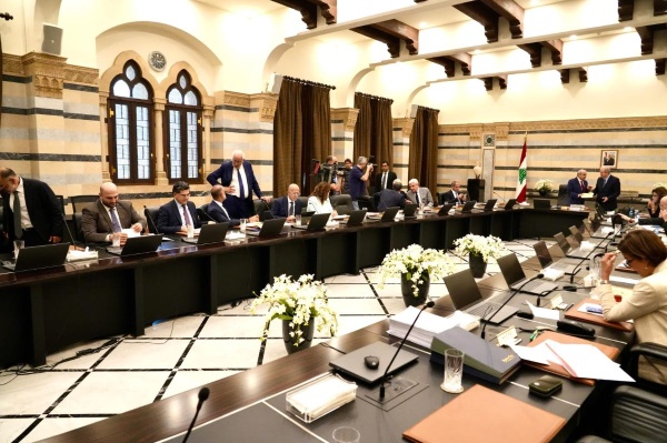 مجلس الوزراء اللبناني وافق على ورقة سياسة قطاع الكهرباء واقر مشروع الإنترنت وتوسعة مرفأ بيروت وعين مديرا عاما للمؤسسة العامة للأسواق الاستهلاكية مجلس الوزراء اللبناني وافق على ورقة سياسة قطاع الكهرباء واقر مشروع الإنترنت وتوسعة مرفأ بيروت وعين مديرا عاما للمؤسسة العامة للأسواق الاستهلاكية