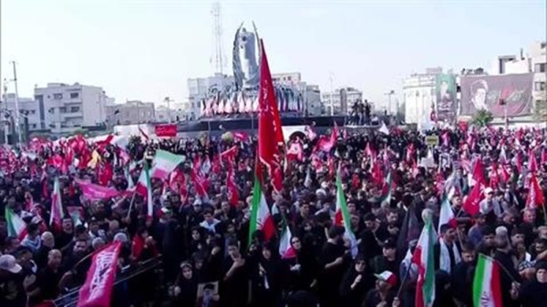 إيران انطلاق مراسم تشييع جثمان قائد الثورة الشهيد في طهران إيران انطلاق مراسم تشييع جثمان قائد الثورة الشهيد في طهران